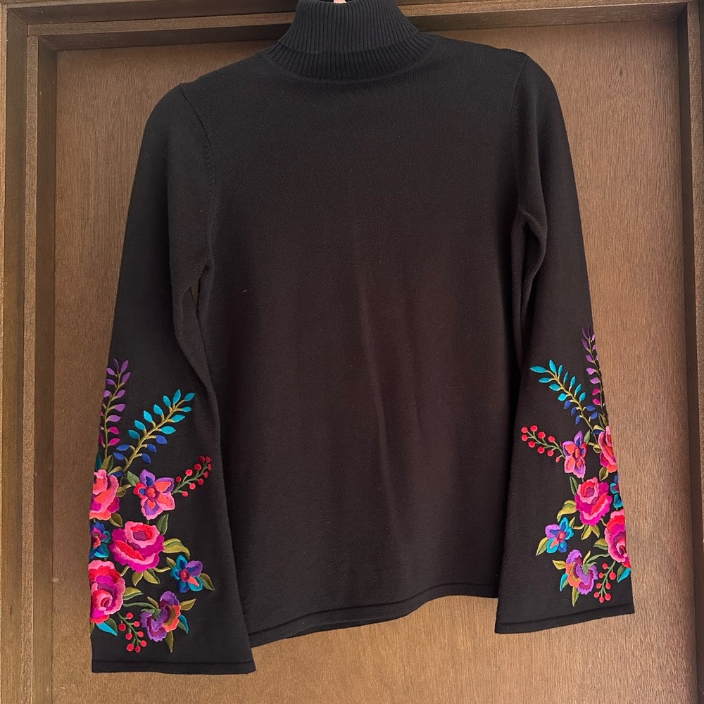 Vintage 90s Floral Embroidered Bell Sleeve